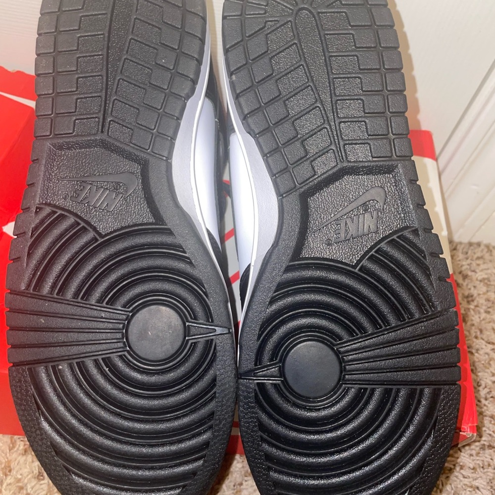 Nike Panda Dunks - Picture 3 of 3